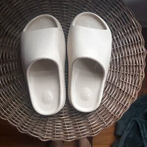Yeezy Slides!